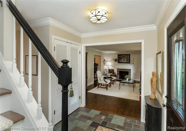 Photo 2 of Sale Pending at 2805 Lamplighter Ln, Bloomfield Hills, MI 48304 | MLS# 61026175 | Listing updated on 2026-09-04