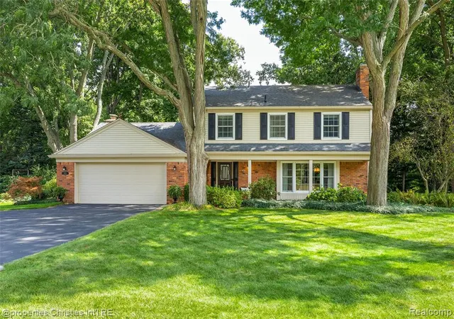 Photo 59 of Sale Pending at 2805 Lamplighter Ln, Bloomfield Hills, MI 48304 | MLS# 61026175 | Listing updated on 2026-09-04