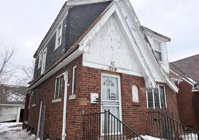 2nd image of 17139 Rowe St, Detroit, MI 48205 3119 | MLS# 60982045