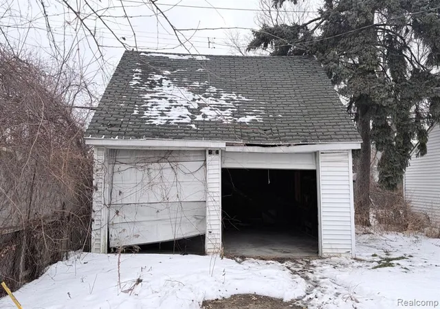 3rd image of 17139 Rowe St, Detroit, MI 48205 3119 | MLS# 60982045