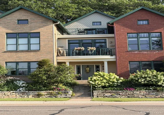 Photo 2 of Condo for sale at 219 N Lakeshore Blvd #5, Marquette, MI 49855 | MLS# 50217842 | Listing updated on 2026-09-22