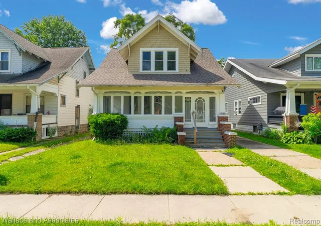2nd image of 1222 Minnie St, Port Huron, MI 48060 | MLS# 61010021