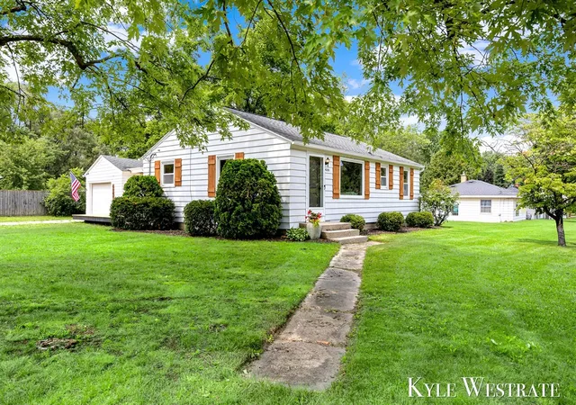 Photo 3 of Single family home for sale at 4205 Hillsdale Ave, Grand Rapids, MI 49525 | MLS# 70552319 | Listing updated on 2026-09-14