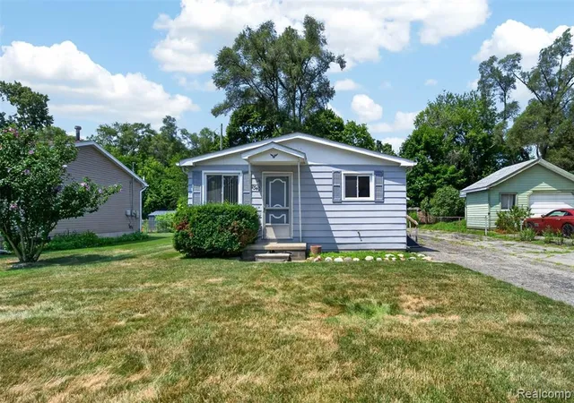 Photo 2 of Sale Pending at 2340 Hester Ct, Keego Harbor, MI 48320 1439 | MLS# 61011532 | Listing updated on 2026-08-27