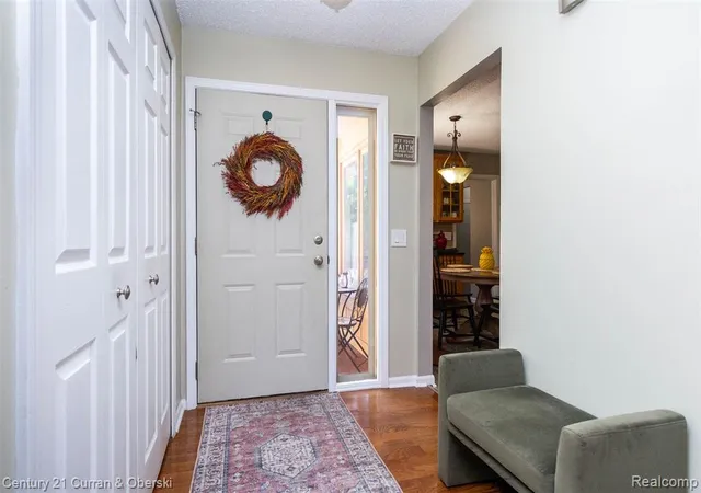 Listing Photo 5 - Condo for sale in building located at 35181 White Pine Trl, Farmington Hills, MI 48335