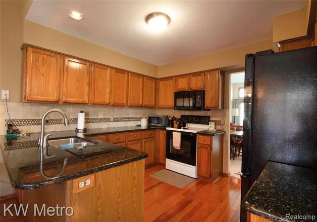 3rd image of 42664 Jason Ct #88, Sterling Heights, MI 48313 | MLS# 61006840
