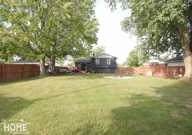 Photo 3 of Sale Pending at 721 Huntington Dr, Owosso, MI 48867 | MLS# 50219448 | Listing updated on 2026-09-12