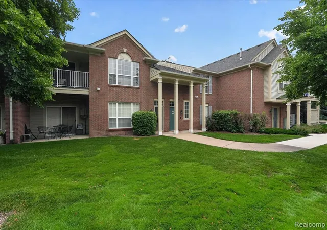 Homes for sale in Walled Lake, MI | 3203 Chesapeake Cir, Walled Lake, MI 48390 | MLS# 61003602
