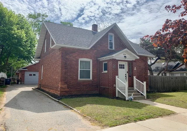 Homes for sale in Ludington, MI | 406 N Rowe St, Ludington, MI 49431 | MLS# 70533716