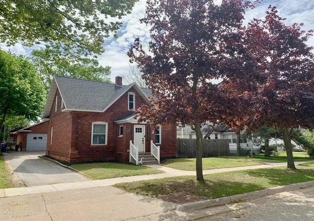 Homes for sale in Ludington, MI | 406 N Rowe St, Ludington, MI 49431 | MLS# 70533716