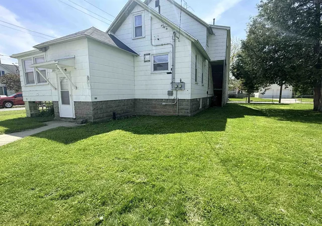 Photo 3 of Multi family home for sale at 225 Ingraham St, Bay City, MI 48708 | MLS# 50219599 | Listing updated on 2026-09-09