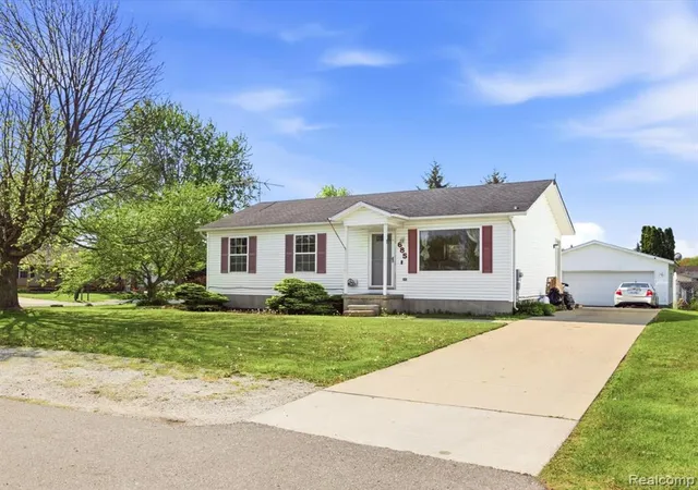 Homes for sale in Marysville, MI | 685 Heather Ln, Marysville, MI 48040 | MLS# 60993997
