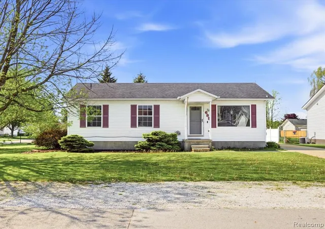 Homes for sale in Marysville, MI | 685 Heather Ln, Marysville, MI 48040 | MLS# 60993997