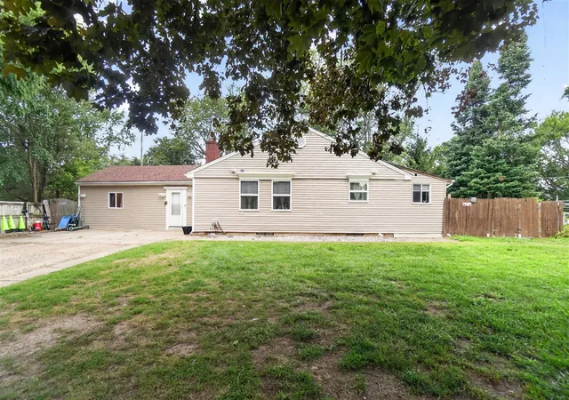 Photo 1 of Single family home for sale at 6140 Pinckney Rd, Pinckney, MI 48169 | MLS# 70548344 | Listing updated on 2026-08-27