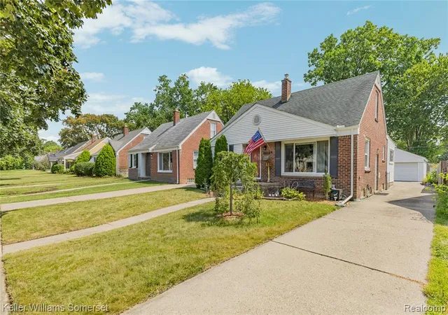 2nd image of 2908 N Wilson Ave, Royal Oak, MI 48073 | MLS# 61019987