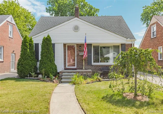 3rd image of 2908 N Wilson Ave, Royal Oak, MI 48073 | MLS# 61019987