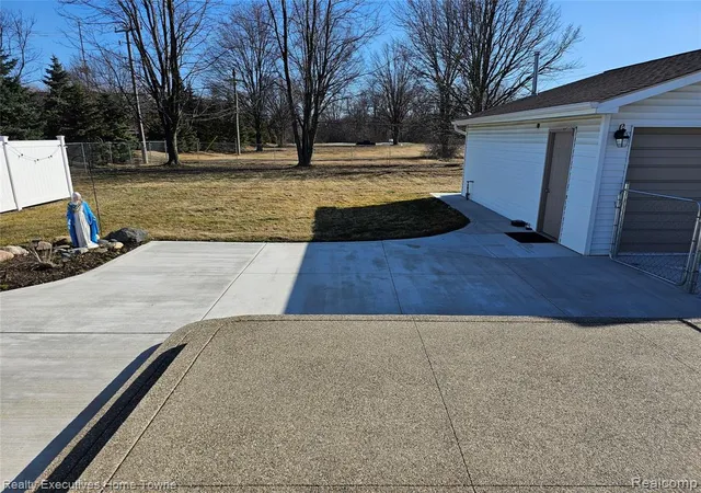 Homes for sale in Sterling Heights, MI | 2458 Lindell Rd, Sterling Heights, MI 48310 | MLS# 60998482