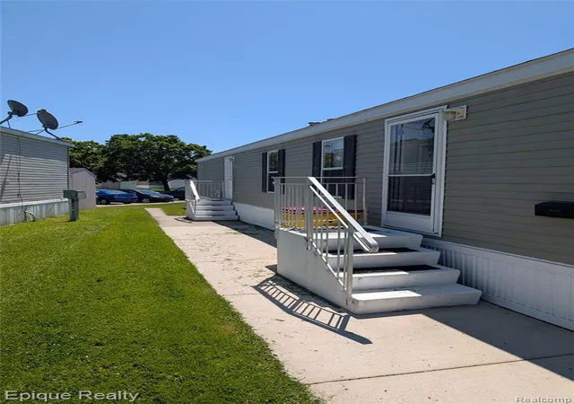 1st image of 952 Cour Retta St, Warren, MI 48091 | MLS# 61019075