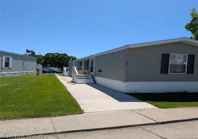 2nd image of 952 Cour Retta St, Warren, MI 48091 | MLS# 61019075