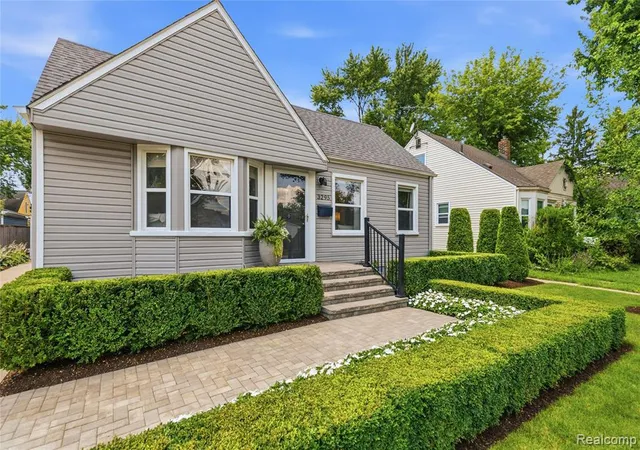 Homes for sale in Berkley, MI | 3295 Cumberland Rd, Berkley, MI 48072 | MLS# 61009536
