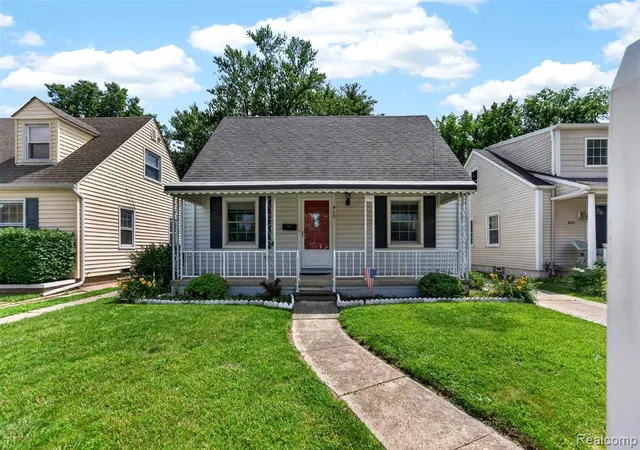 1st image of 410 N Alexander Ave, Royal Oak, MI 48067 | MLS# 61004968