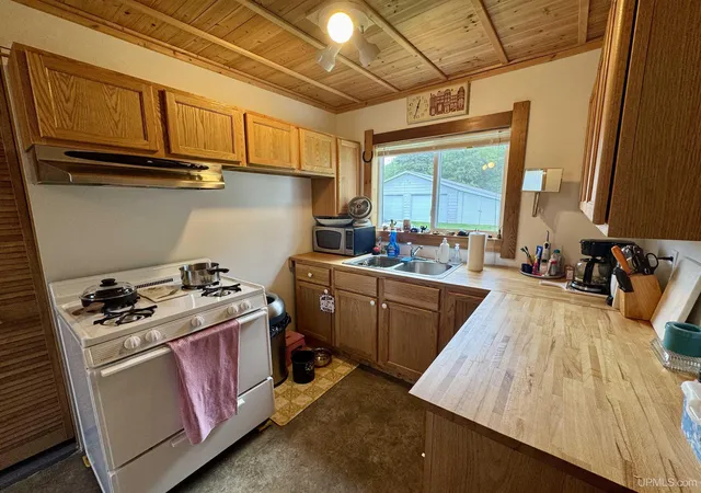 Photo 3 of Single family home for sale at 153 W Townline Rd, Crystal Falls, MI 49920 | MLS# 50217030 | Listing updated on 2026-09-17