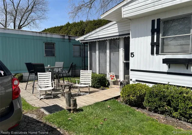 1st image of 5767 Main St, Lexington, MI 48450 | MLS# 60948398