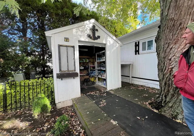 5th image of 5767 Main St, Lexington, MI 48450