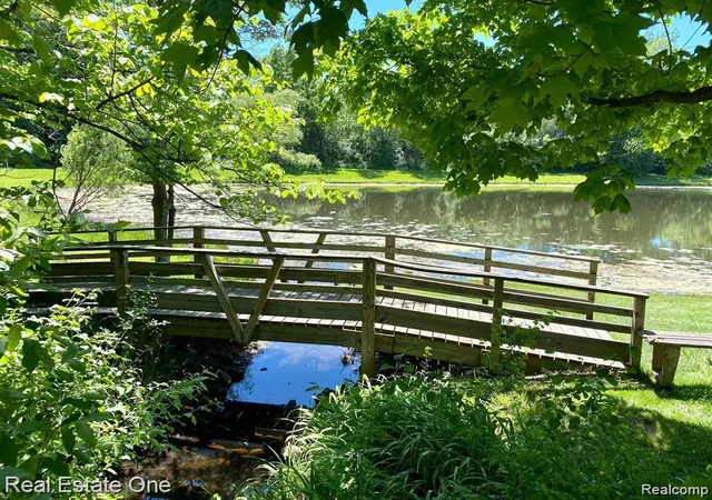 Listing Photo 2 - Condo for sale in building located at 61745 Vly Forge Dr, South Lyon, MI 48178 - Unit #1
