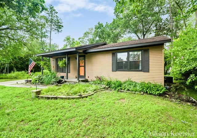 Photo 3 of Sale Pending at 3609 Jupiter Ave, Grand Rapids, MI 49525 | MLS# 70551799 | Listing updated on 2026-08-16