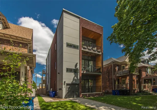 5th image of 4530 Commonwealth St, Wayne, MI 48208