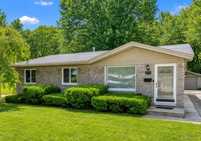 Homes for sale in Canton, MI | 6631 Burnham Dr, Canton, MI 48187 | MLS# 61003105