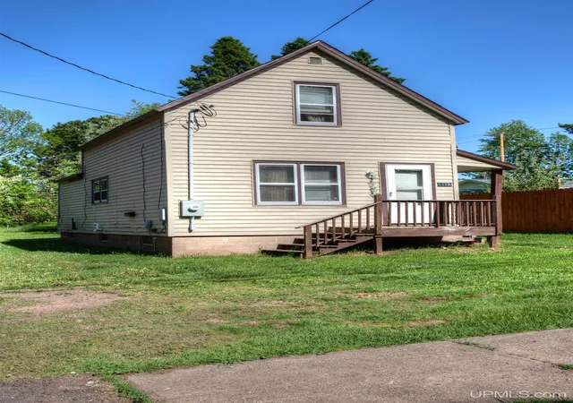 Homes for sale in Ironwood, MI | 1114 N Douglas Blvd, Ironwood, MI 49938 | MLS# 50211089