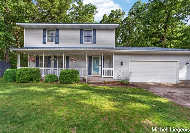 Homes for sale in Twin Lake, MI | 3325 S Riverwood Dr, Twin Lake, MI 49457 | MLS# 70537494