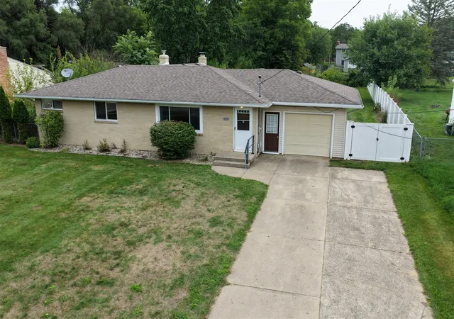 Photo 3 of Single family home for sale at 3324 Brooklyn Ave, Grand Rapids, MI 49508 | MLS# 70555136 | Listing updated on 2026-08-28