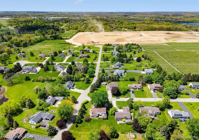 28th image of 61959 Topsfield Ln, South Lyon, MI 48178 | MLS# 60993573