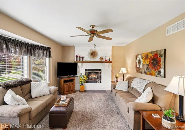 4th image of 61959 Topsfield Ln, South Lyon, MI 48178 | MLS# 60993573