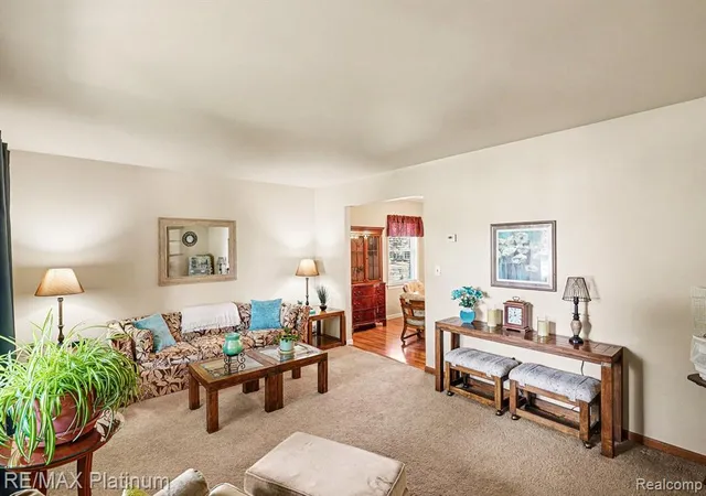 5th image of 61959 Topsfield Ln, South Lyon, MI 48178 | MLS# 60993573