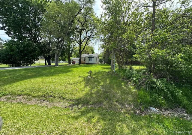 Homes for sale in Flushing, MI | 6161 River Rd, Flushing, MI 48433 | MLS# 60997298