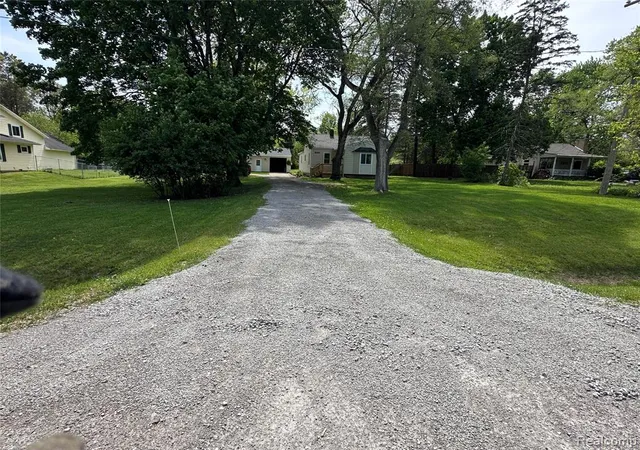 Homes for sale in Flushing, MI | 6161 River Rd, Flushing, MI 48433 | MLS# 60997298