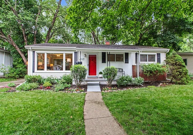 Homes for sale in Ann Arbor, MI | 2727 Hampshire Rd, Ann Arbor, MI 48104 | MLS# 70540160