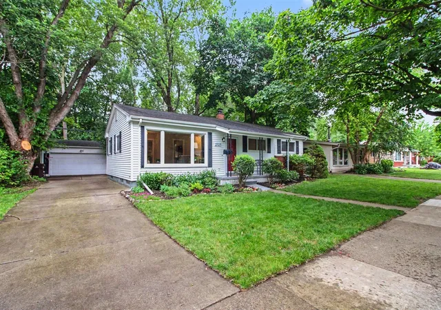 Homes for sale in Ann Arbor, MI | 2727 Hampshire Rd, Ann Arbor, MI 48104 | MLS# 70540160