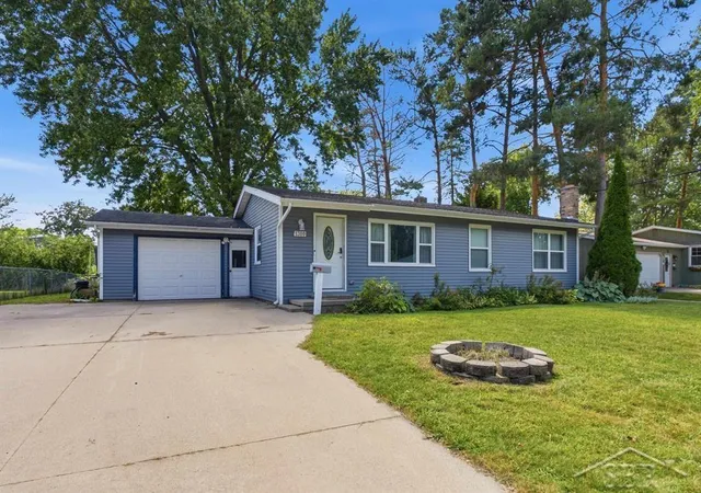 Photo 2 of Sale Pending at 1300 Scott St, Midland, MI 48642 | MLS# 50219965 | Listing updated on 2026-09-19