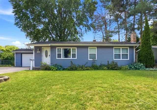 Photo 3 of Sale Pending at 1300 Scott St, Midland, MI 48642 | MLS# 50219965 | Listing updated on 2026-09-19