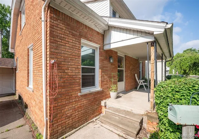 Homes for sale in Mount Clemens, MI | 11 Leonore St, Mount Clemens, MI 48043 | MLS# 61003387