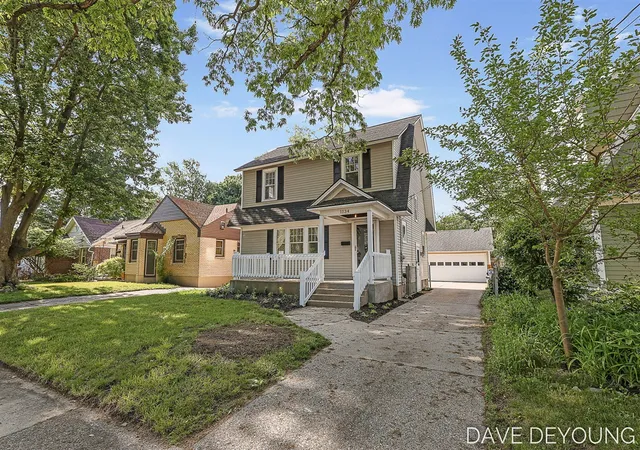 1st image of 1134 Hoyt St, Grand Rapids, MI 49507 | MLS# 70541580