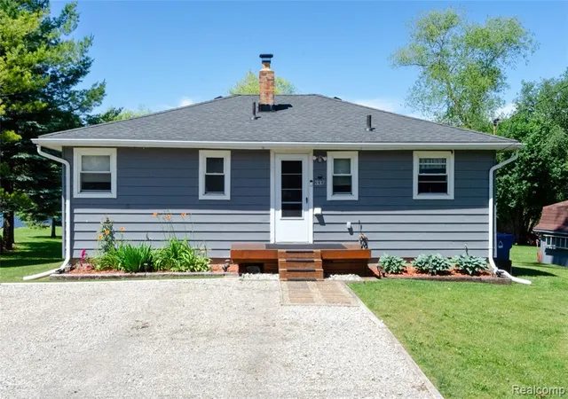 1st image of 337 Lansing Dr, Waterford, MI 48328 | MLS# 61003405