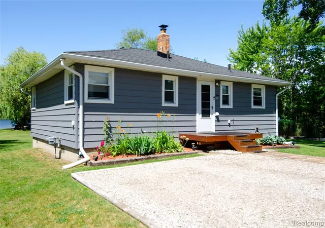 2nd image of 337 Lansing Dr, Waterford, MI 48328 | MLS# 61003405