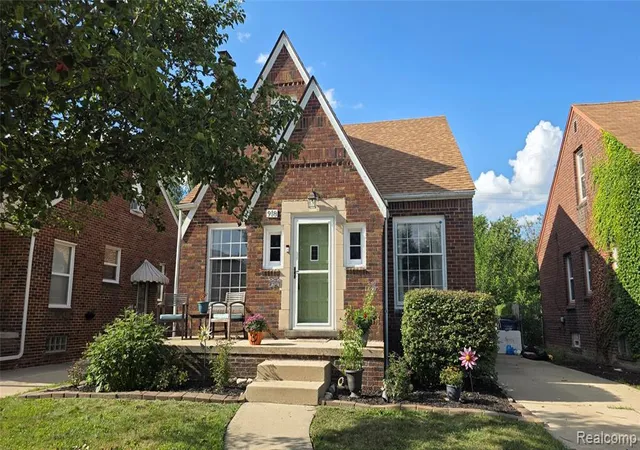 Photo 1 of Single family home for sale at 918 New York Ave, Lincoln Park, MI 48146 4243 | MLS# 61025494 | Listing updated on 2026-09-10