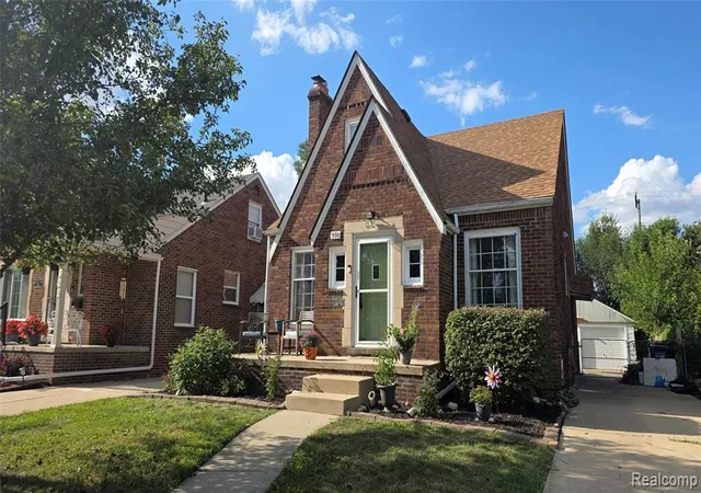 Photo 3 of Single family home for sale at 918 New York Ave, Lincoln Park, MI 48146 4243 | MLS# 61025494 | Listing updated on 2026-09-10